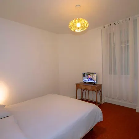 Apartment F3 - Standing Centre Calme Et Climatise *