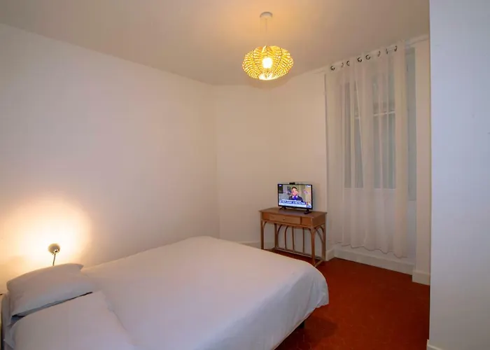 Apartment F3 - Standing Centre Calme Et Climatise *